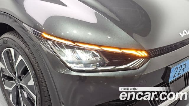 2022 Kia (Киа) EV6 — миниатюра 6
