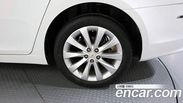 2016 Chevrolet 어메이징 뉴 크루즈 — миниатюра 8