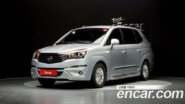 2015 SsangYong 코란도 투리스모 — миниатюра 4