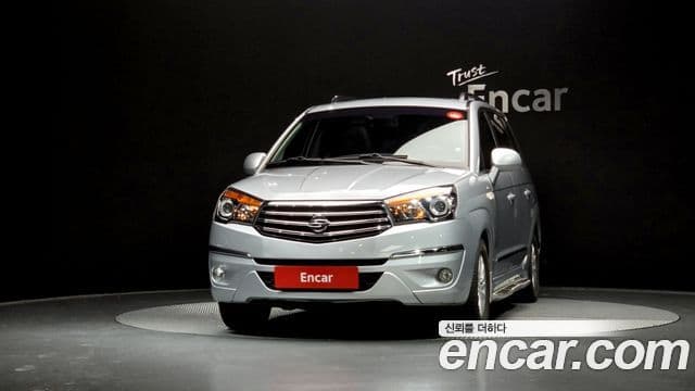 2015 SsangYong 코란도 투리스모 — миниатюра 6