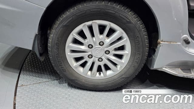 2015 SsangYong 코란도 투리스모 — миниатюра 5
