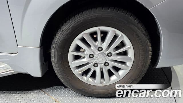 2015 SsangYong 코란도 투리스모 — миниатюра 2