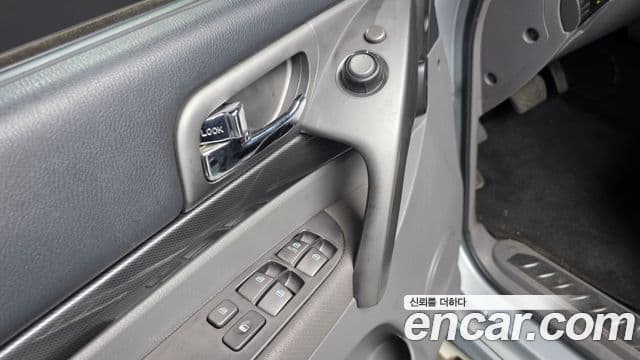 2015 SsangYong 코란도 투리스모 — миниатюра 10